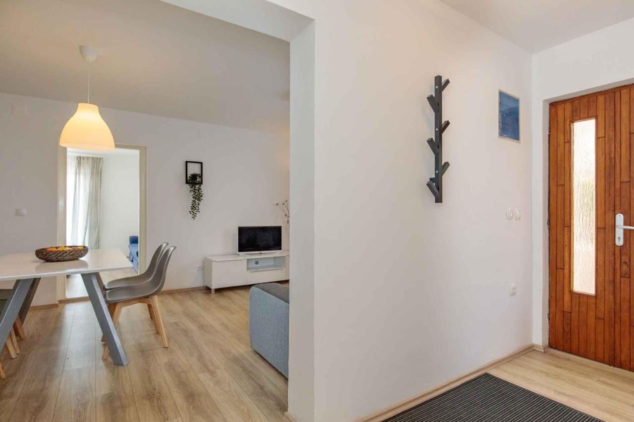 Apartments In Njivice/Insel Krk 34038 Exterior photo