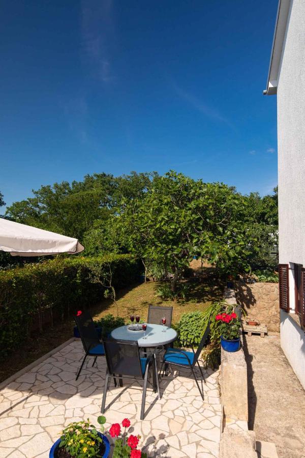 Apartments In Njivice/Insel Krk 34038 Exterior photo