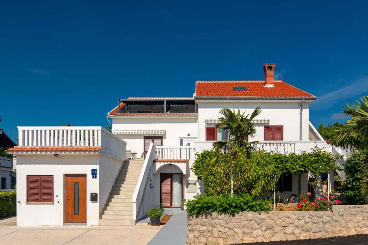 Apartments In Njivice/Insel Krk 34038 Exterior photo